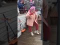 Бабуля -   огонь - Бабушка круто танцует на концерте.