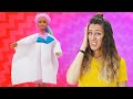 Barbie se cree una diseñadora de ropa. Vídeos para niñas
