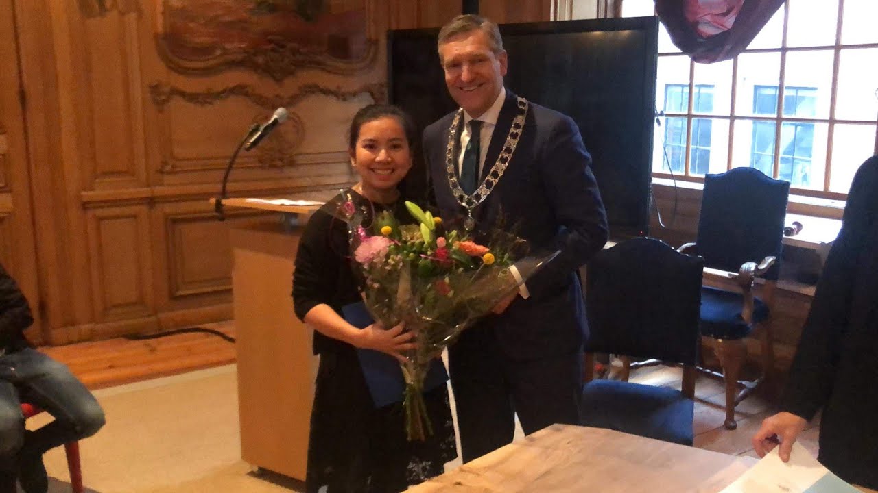 Lễ tuyên thệ và nhận quốc tịch Hà Lan của mẹ ù, điều kiện nhận quốc tịch Hà Lan