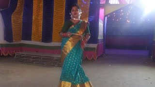 হিন্দু বিয়েতে বৌদির অনেক সুন্দর ড্যান্স। বিয়ে বাড়ির ড্যান্স। Biye Barir Dance