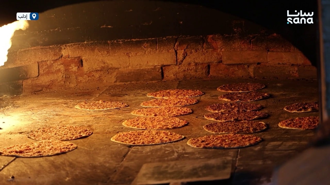 أفران معرة النعمان الحجرية.. سر نكهة اللحم بعجين وحلوى الشعيبيات الشهيرة