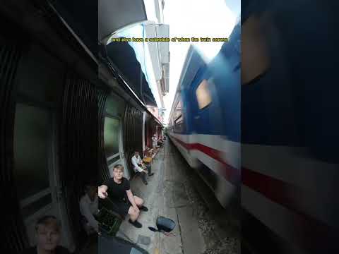 Video: Waarom stoppen treinen midden op de sporen?