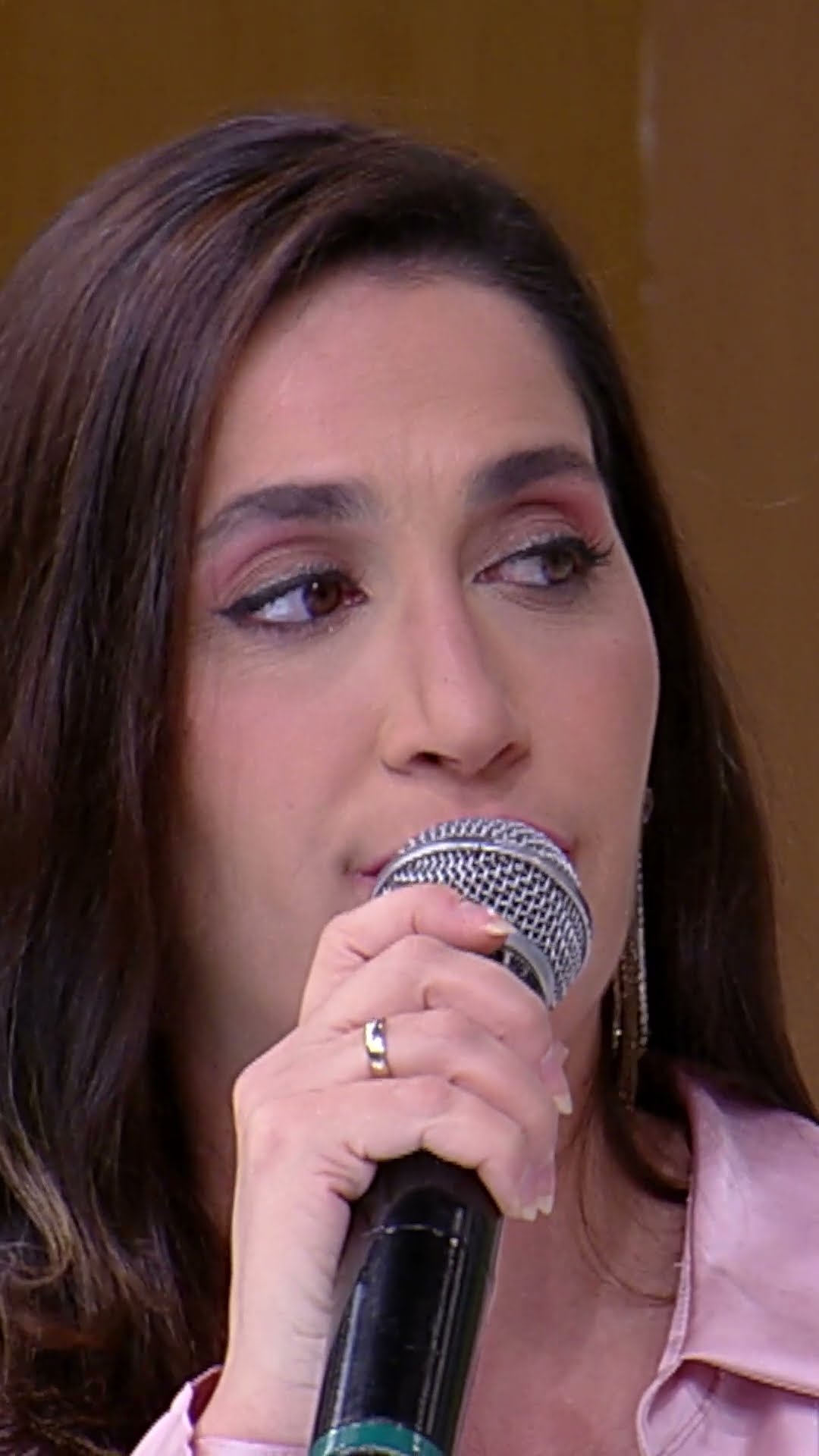 Daniele Hypólito elogia Rebeca Andrade: “Disputa de igual para igual com a Biles”