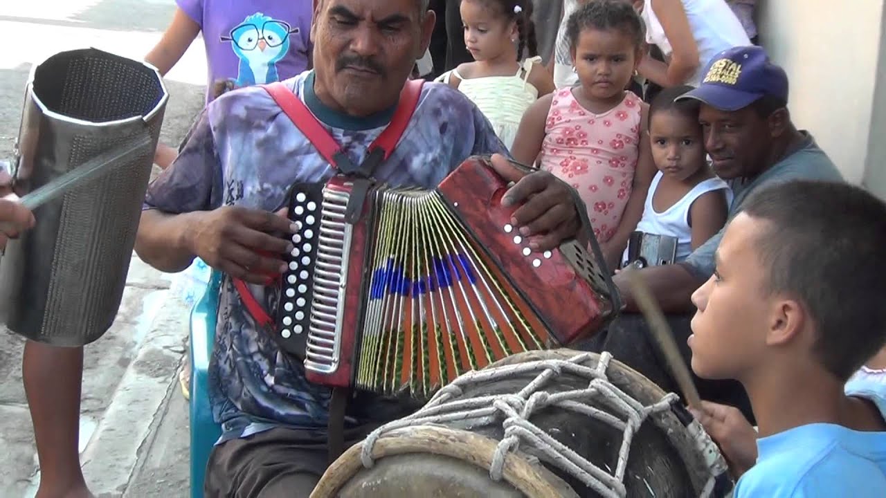 Merengue tipico Dominicano 2 - YouTube