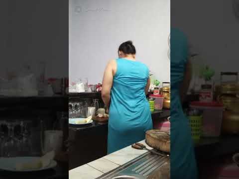 intip tante daster lagi masak