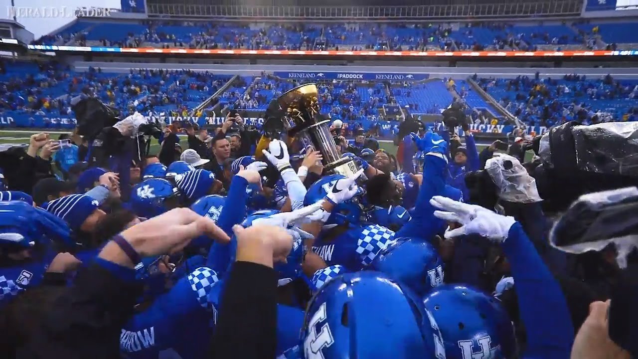 Kentucky football defeats Louisville 4513, takes home Governor's Cup Kentucky football defeats Louisville 4513, takes home Governor's Cup