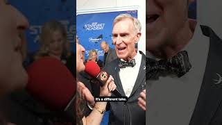 When the dress code is ‘space chic,’ you can count on @TheRealBillNye to nail his outfit