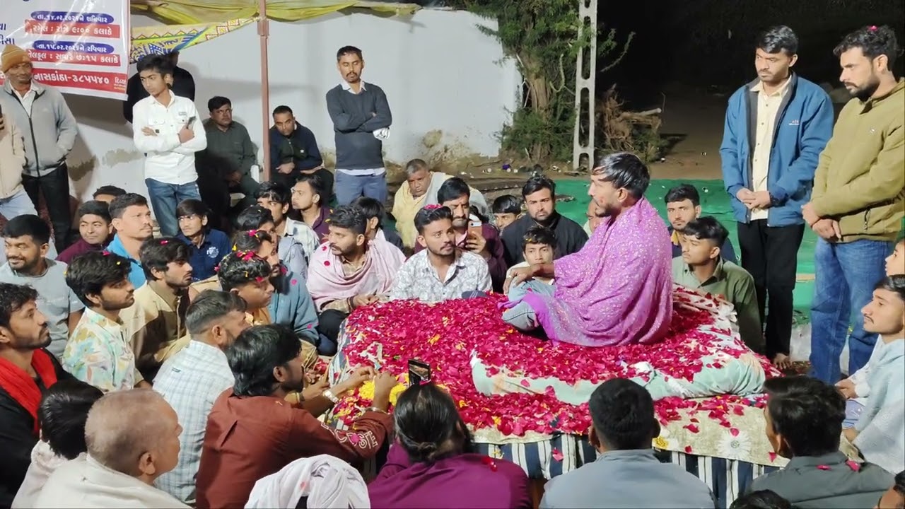 🙏 #મુના ગામના અરવિંદ ભુવાએ નાનપણની વાત કરી ભણવા જતા ત્યારે થેલા સંતાડીને આખો દિવસ રમતા ચોર પોલીસ 🙏 🚭