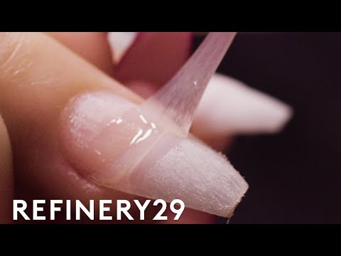 Video: Vad innebär det att få naglarna doppade?
