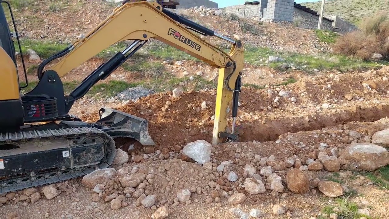 مانور بسیا عالی مینی بیل سانی ۶ تن زنجیری در زمین سنگلاخ و کوهستانی