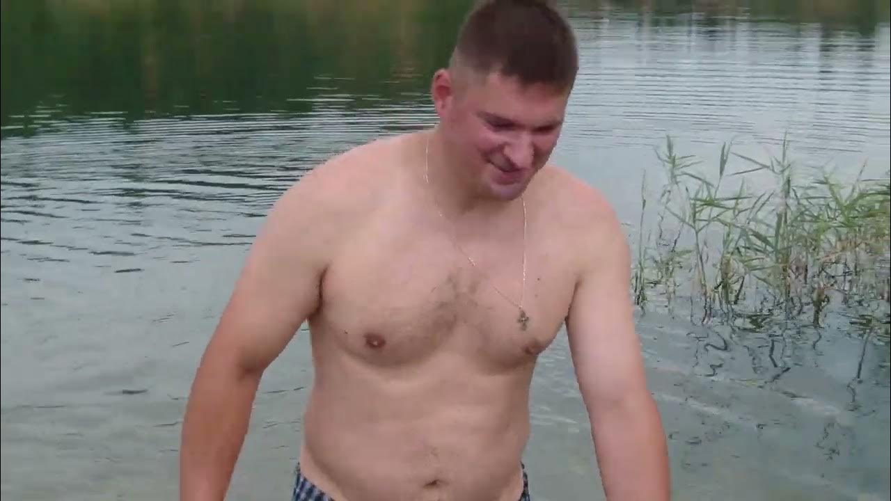 Лаки учится плавать - YouTube