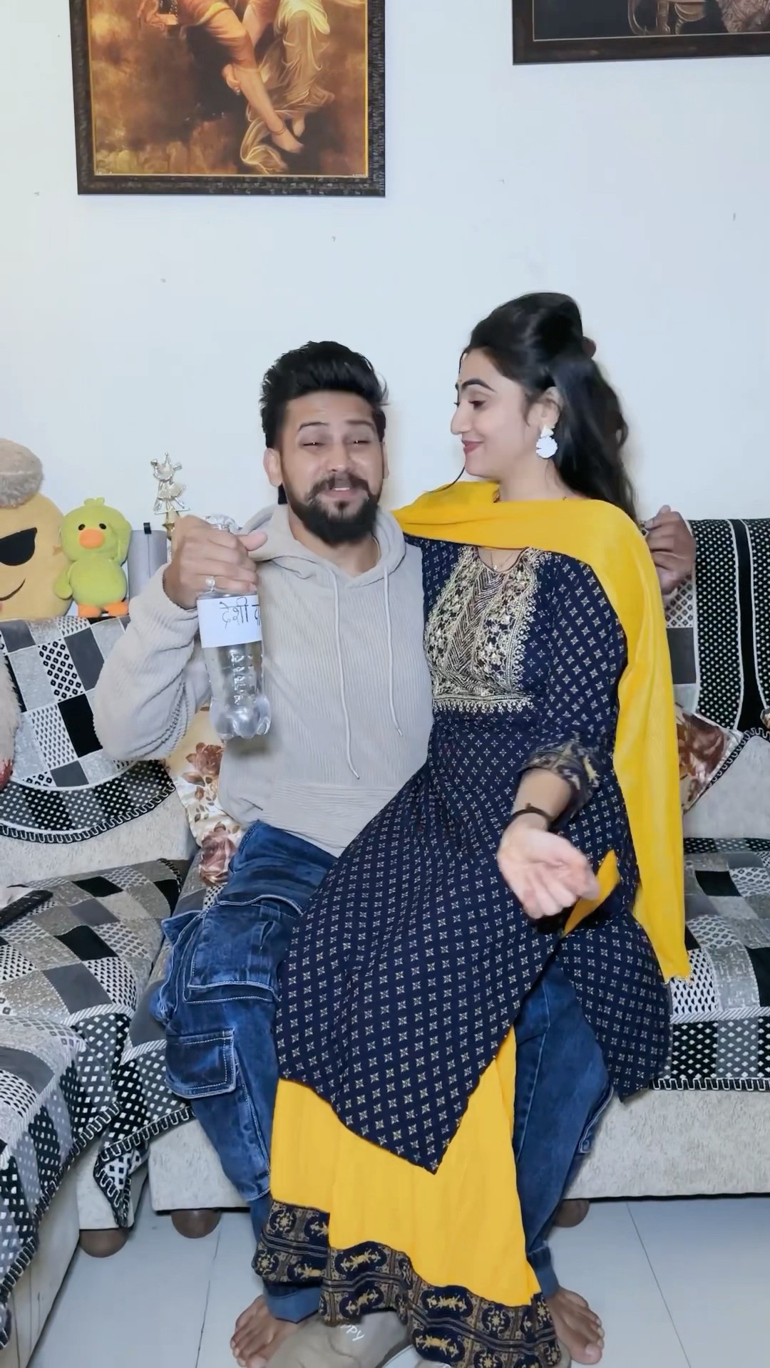 मेरे पति मेरे गिफ्ट से ख़ुश हो गये?? #kajalsoni #youtubeshorts #comedy #funny #viralvideo