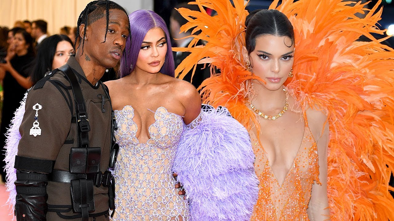 2019 Met Gala: Watch Kendall And Kylie Jenner Arrive In Bright Colors With  Travis Scott - Youtube