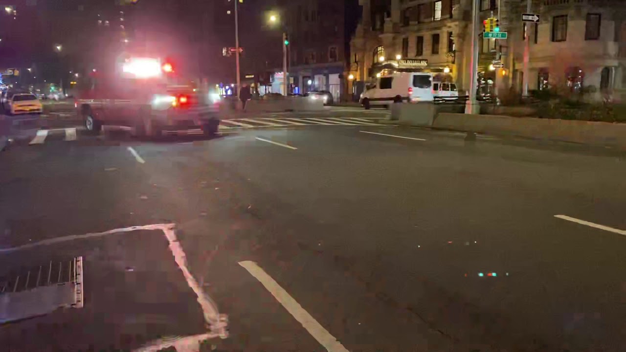 FDNY DIVISION 3 CHIEF RESPONDING TO A 2ND ALARM 10-77 HIGH RISE FIRE ON ...