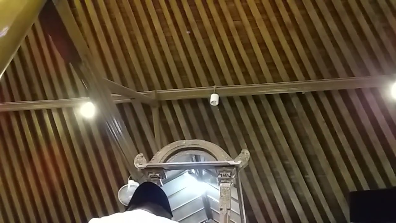 Suara Adzan merdu Masjid Agung Surakarta.