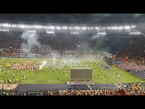 25/5/2022 Roma Feyenoord: giallorossi Campioni, invasione di campo allo Stadio Olimpico
