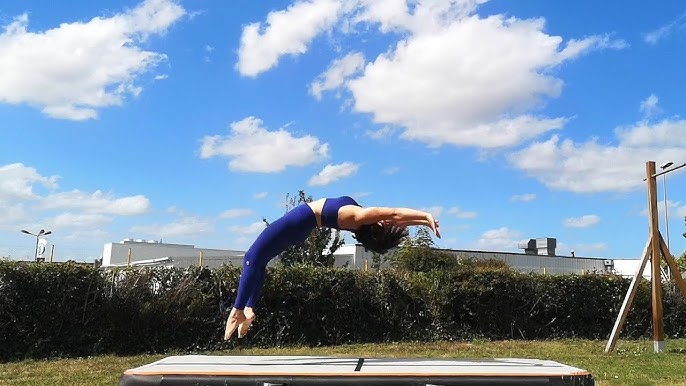 La sortie arrière corps tendu aux barres asymétriques - Salto