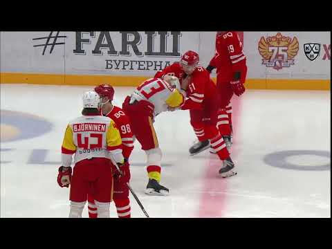 Major brawl in Moscow early in the game