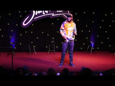 Singing Lionel Richie Classic | Rickey Smiley Karaoke Night