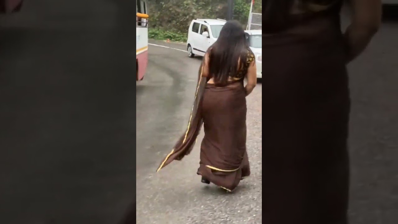 Curvy girl walking 😍 