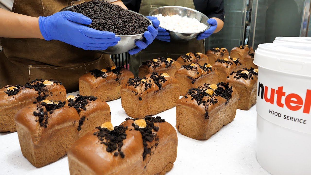 приготовление шоколадного хлеба зефир орео с кремом нутелла - Корейская уличная еда