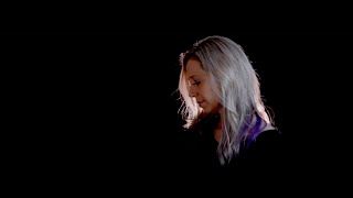 Download Lagu Kerrie Roberts \ MP3