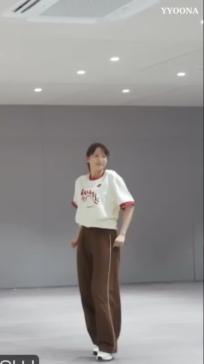 YOONA - 'Ditto' challenge dance practice ver.1