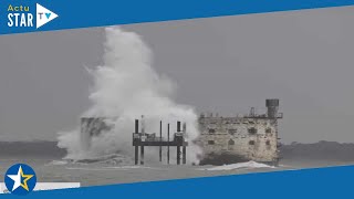 Fort Boyard Frappé Par La Tempête Gérard  La Vidéo Impressionnante De Lédifice, Submergé Par Les V