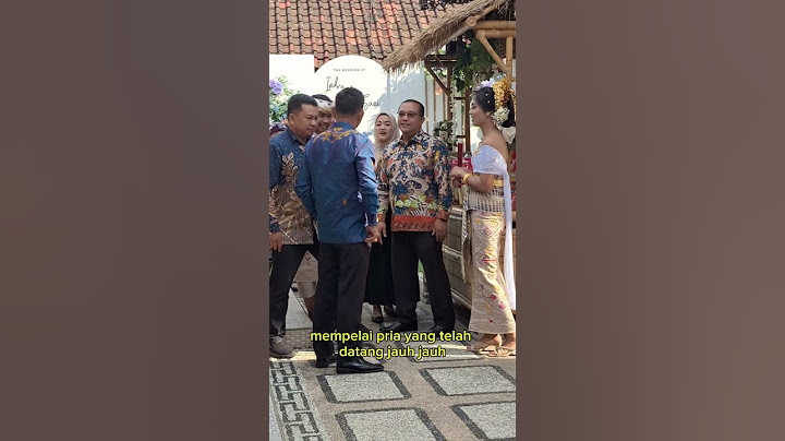 Suasana hari resepsi pernikahan adat Bali, saat mempelai dan keluarga menyambut para tamu part 7