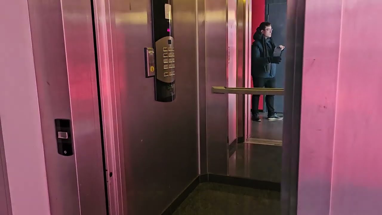 Schindler traction elevator/lift in Haarlankatu 8B, Särkänniemi, Tampere