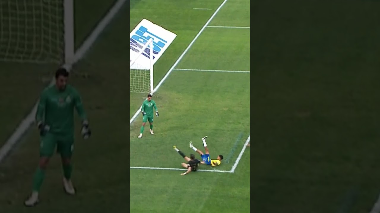 Marouane Louadni was there just in time. 🧱 #TotalEnergiesCAFCL