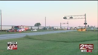 Semi truck rear-ends bus carrying 40 passengers in Pryor; 14 passengers, truck's driver injured