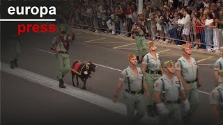 La cabra de la Legión, Baraka, desfila en Vigo durante el acto por Día de las Fuerzas Armadas