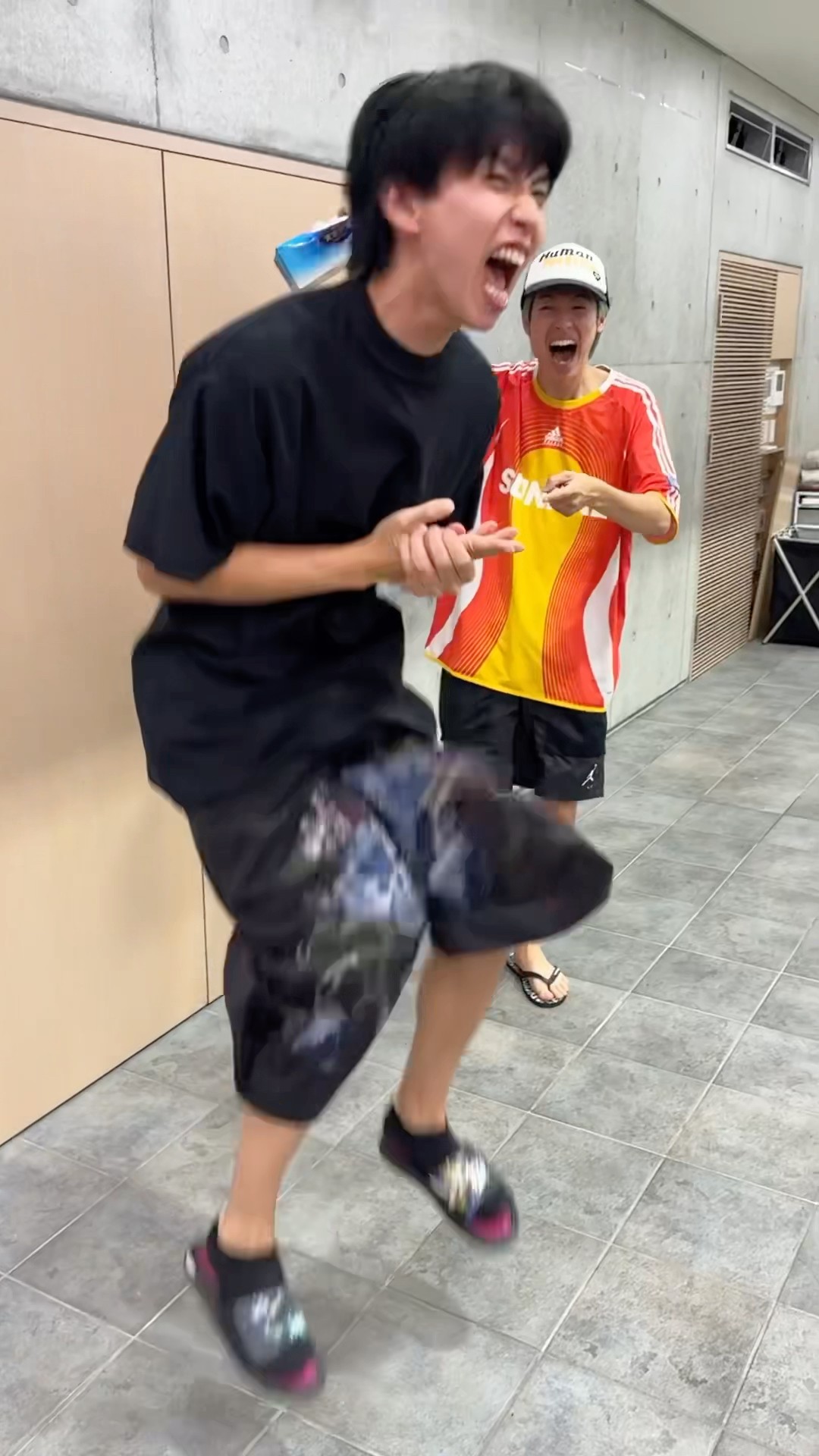相手に壁を全力で殴らせる方法wwwww