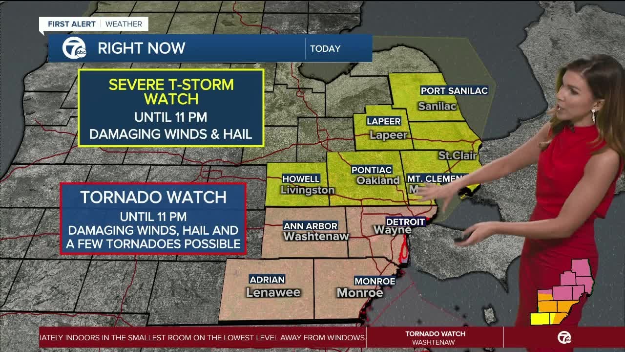 Severe storms rolling through Southeastern Michigan - YouTube
