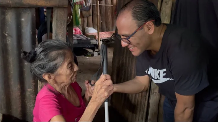 Una abuelita ciega pero linda para orar