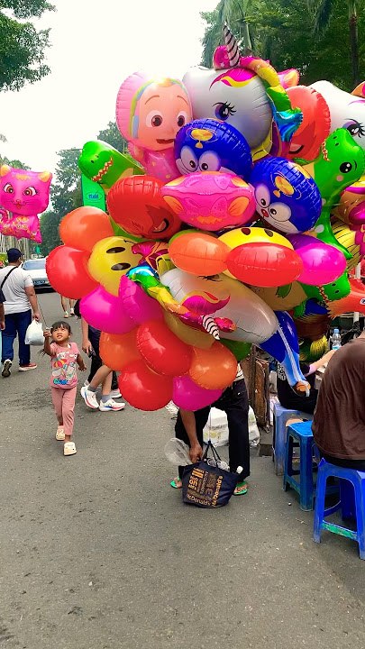Mainan balon ulang tahun Hello Kitty dan tongkat gelembung Bubble Stick