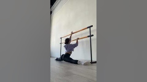 MIDDLE SPLIT stretching motivation #flexibility #stretch #flexible #stretching #middlesplits