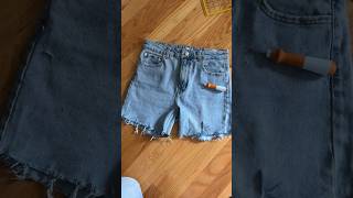 Two easy ways to perfectly fray your jeans this summer #diy #upcycling #clothinghacks