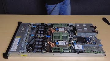 Lenovo ThinkSystem SR630 V3 removing a front 2.5-inch drive backplane