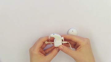 Utilizando el comprobador de escucha de micrófonos de Naída CI [Español Subtítulos]