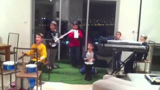 להקת ״החברים של יונתן״ בשיר ״מי שמאמין לא מפחד״