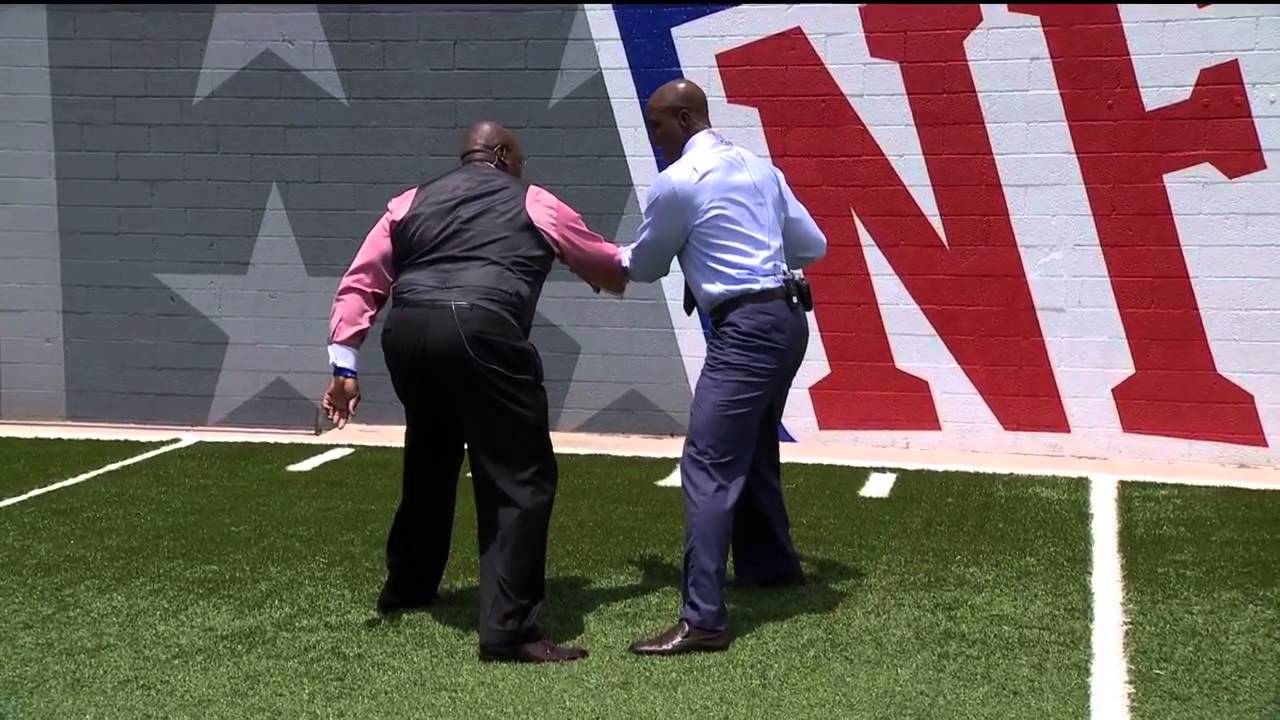 Ware gives demo on pass-rushing technique - YouTube