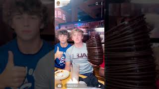 Group of friends set the new roll record at Texas Roadhouse!