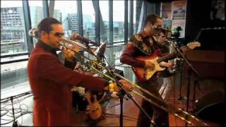 La Caravane Passe - Babakool Babushka (live @Bimhuis Amsterdam) chords