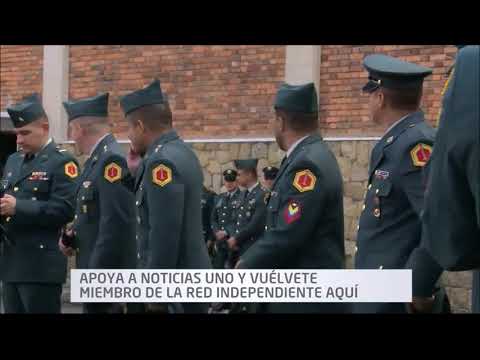 Las irregularidades en los uniformes de civiles que trabajan para el Ejército colombiano