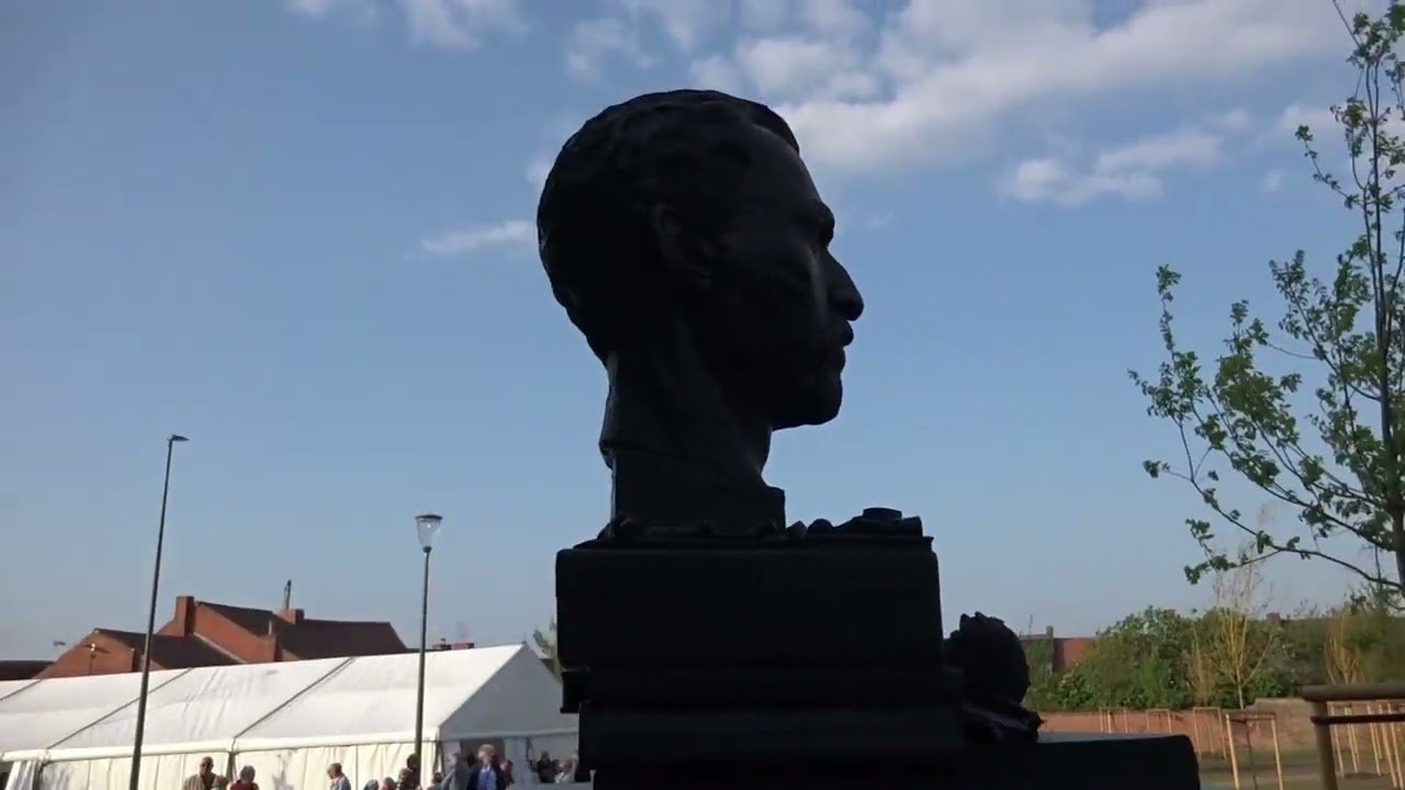 Vincent in Borinage 1878 1880 - sculpture installed in Frameries on 15th May 2025