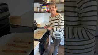 Trying the viral oven-baked bacon by Mama Sue's Southern Kitchen 3,675 views 1 month ago 1 minute, 35 seconds