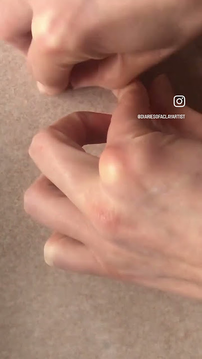 Save for DIY Valentine for next year! #polymerclaytutorial #valentinecrafts #valentinegifts #design