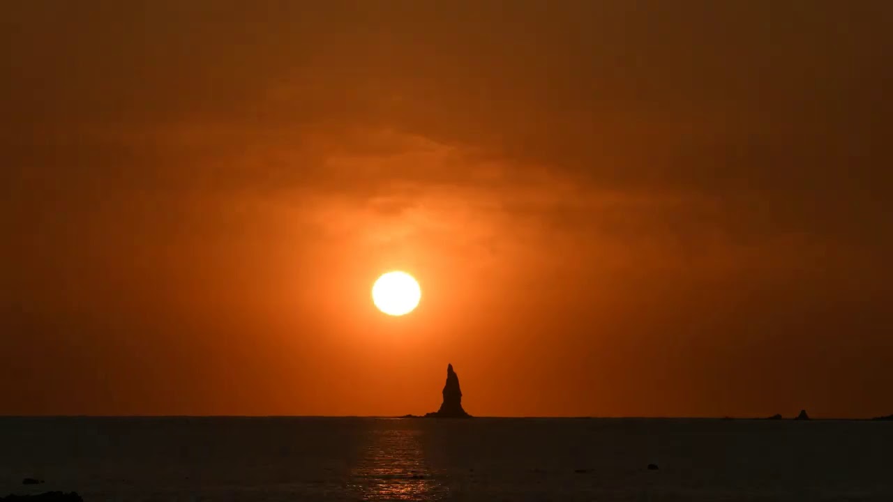 立神岩 鹿児島県枕崎市沖 に落ちる夕日 Youtube 立神岩 鹿児島県枕崎市沖 に落ちる夕日 Youtube